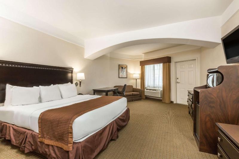 Baymont by Wyndham Galveston - image 17