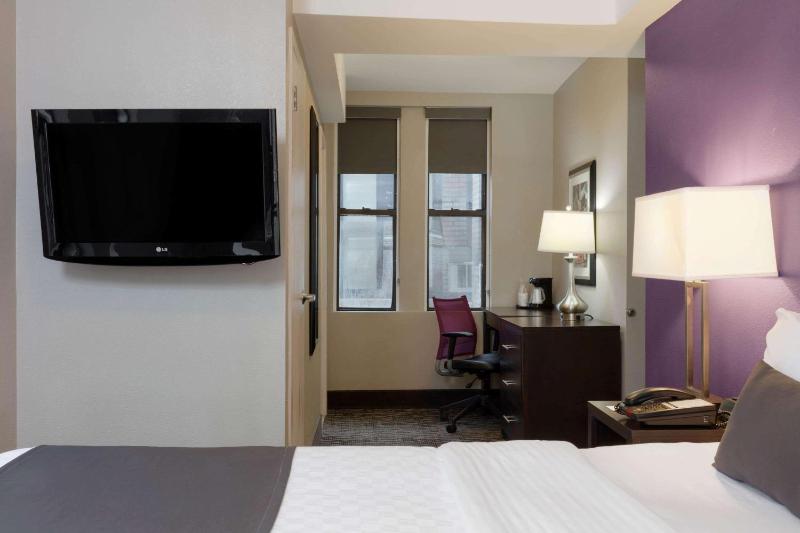 Executive King Room - Non-Smoking image 4