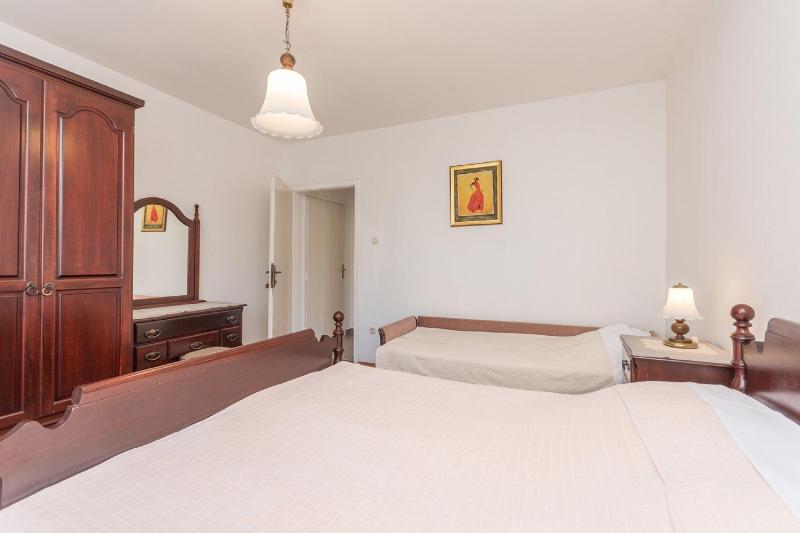 One-Bedroom Apartment image 4