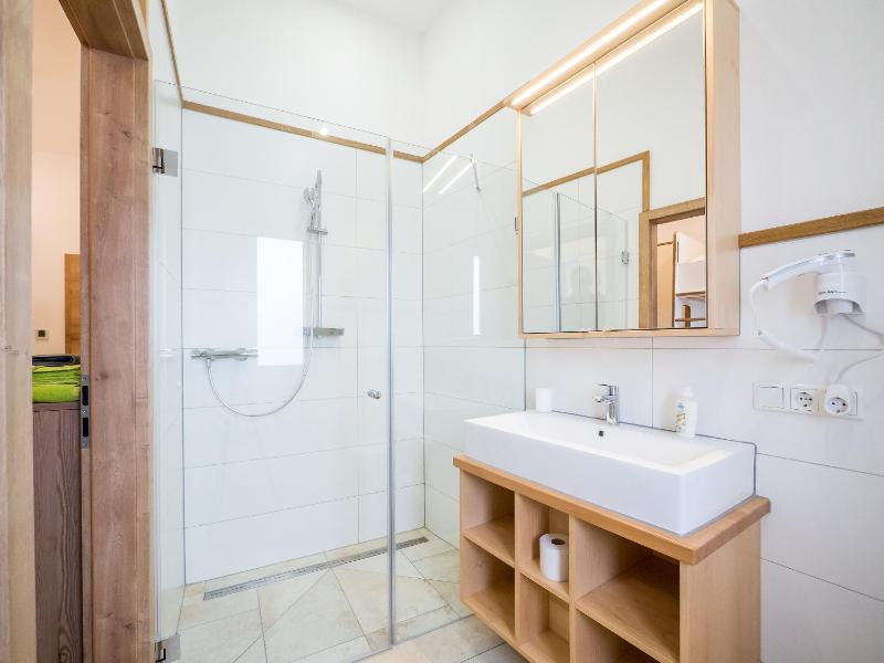 Quadruple Room with Bathroom image 3