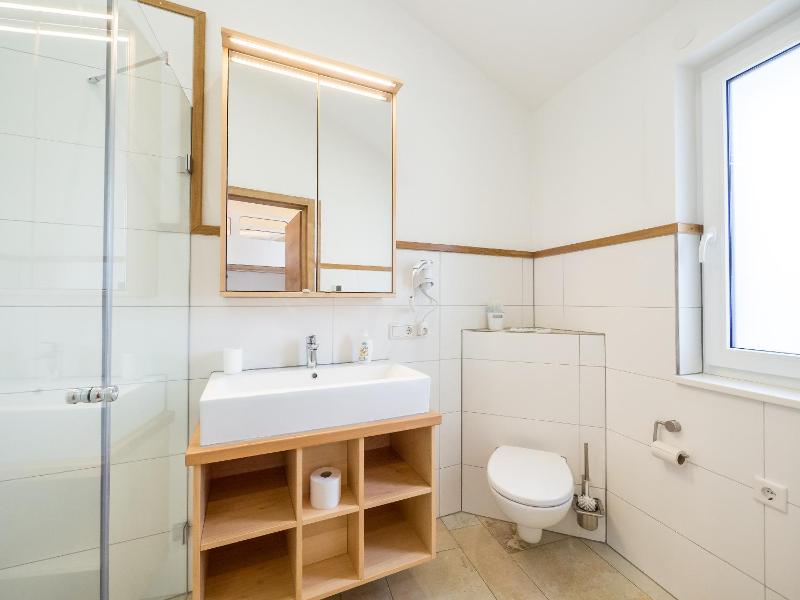 Quadruple Room with Bathroom image 4