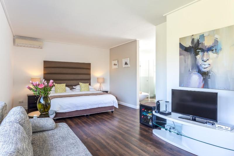 Luxury Suite with Sea View image 1