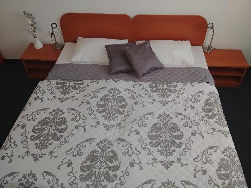 Small Double Room image 2