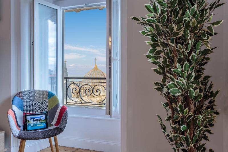 IMPERIAL Apartment in the center of Biarritz close to the beach - image 15