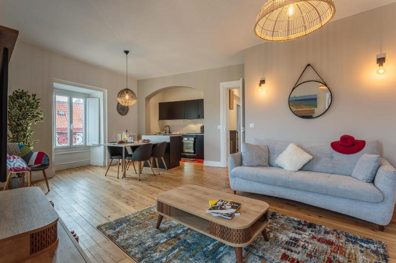 IMPERIAL Apartment in the center of Biarritz close to the beach - image 20
