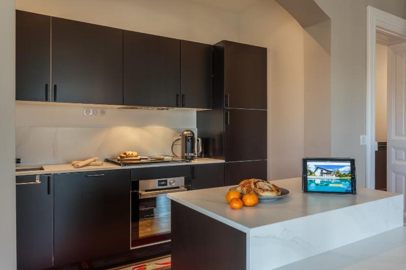 IMPERIAL Apartment in the center of Biarritz close to the beach - image 3