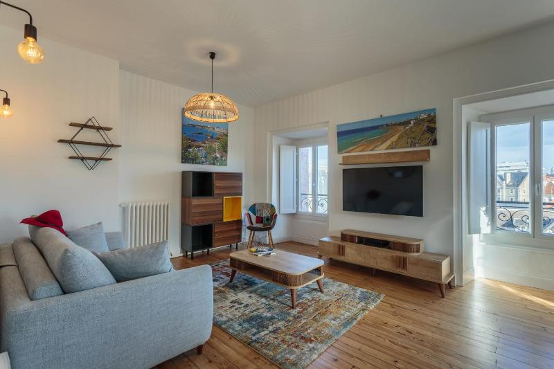 IMPERIAL Apartment in the center of Biarritz close to the beach - image 1