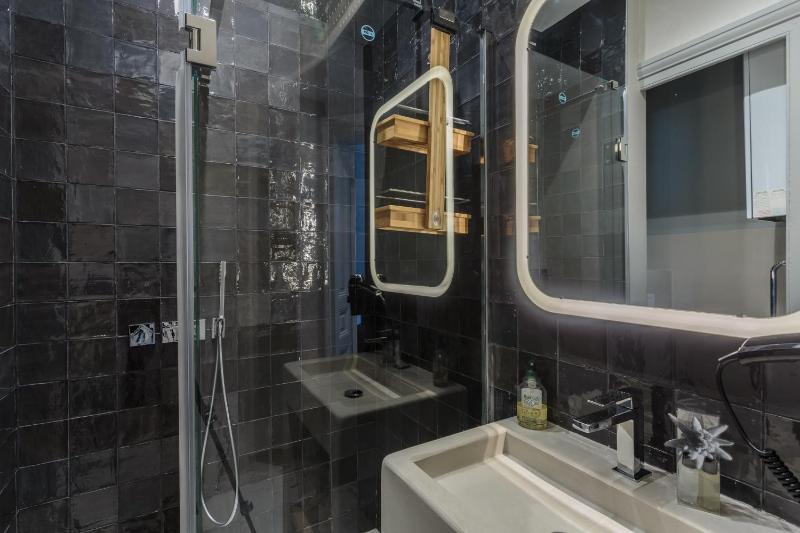 IMPERIAL Apartment in the center of Biarritz close to the beach - image 13