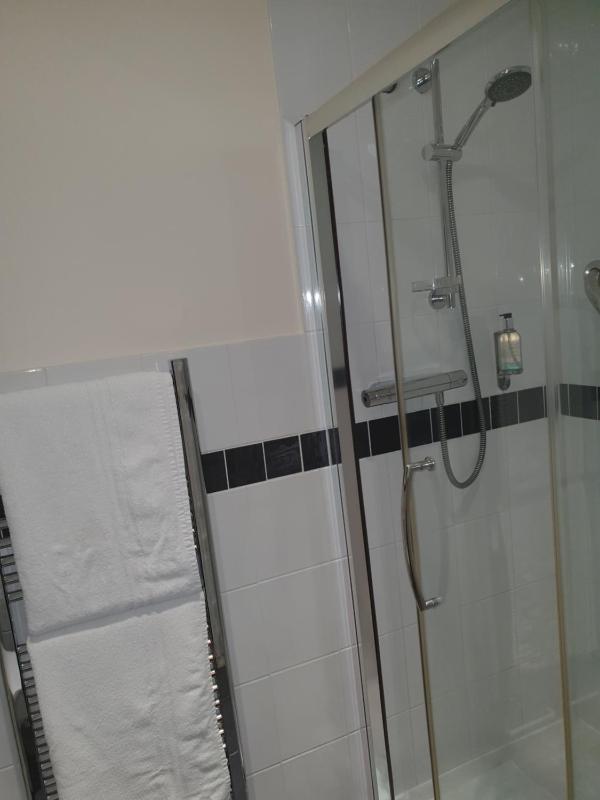 Twin Room image 3