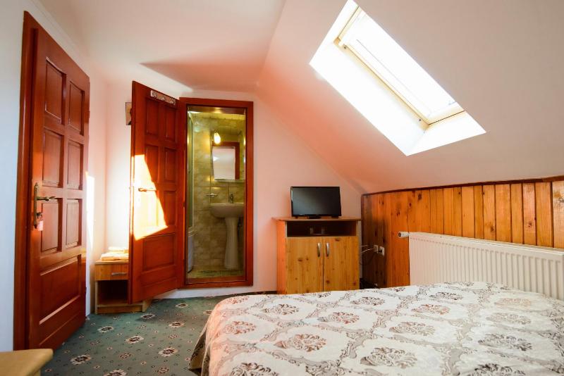 Single Room with Private Bathroom image 2