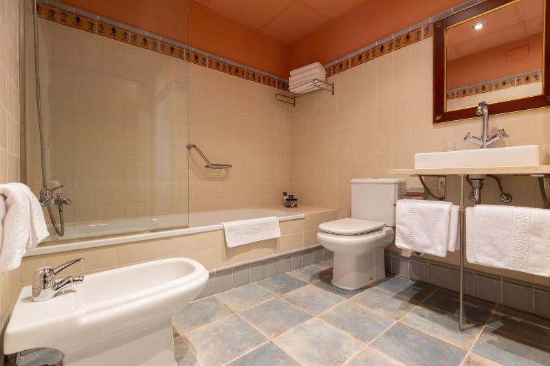 Quadruple Room image 2