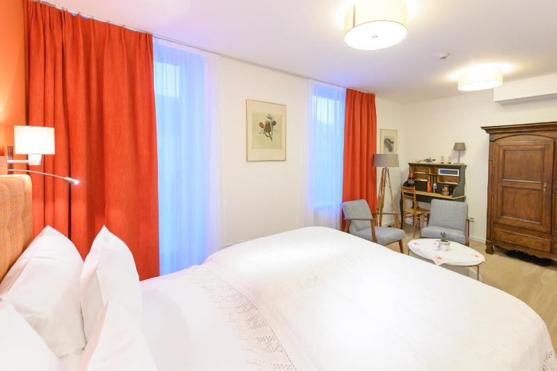 Superior Queen Room image 3