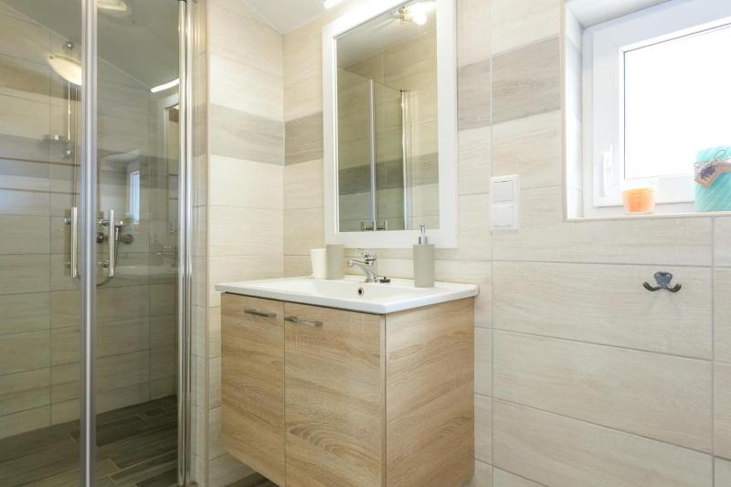One-Bedroom Apartment with Terrace and Sea View image 1