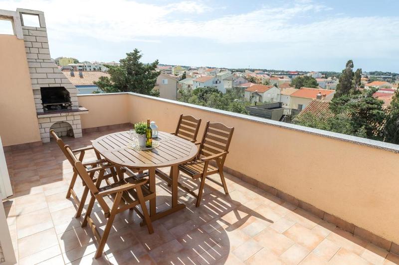 One-Bedroom Apartment with Terrace and Sea View image 3