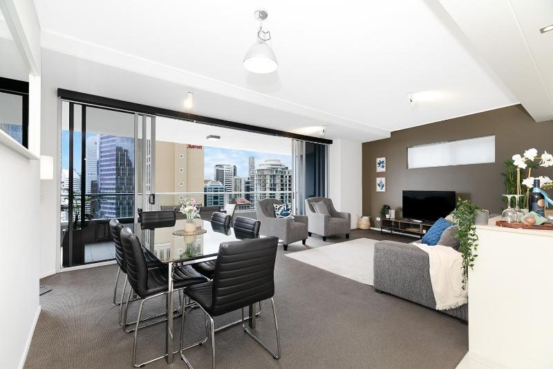 Executive 3 Bedroom Family Suite - Brisbane CBD - Views - Netflix - Fast Wifi - Free parking - image 3