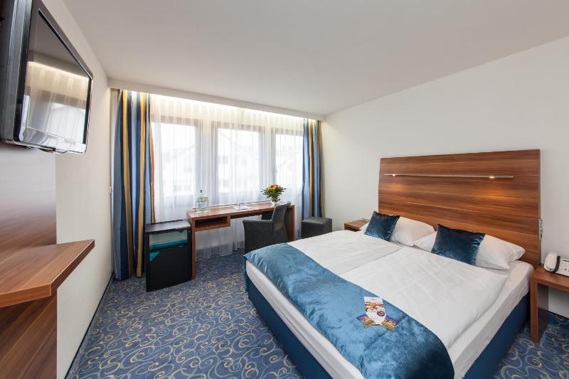 Standard Double Room image 2
