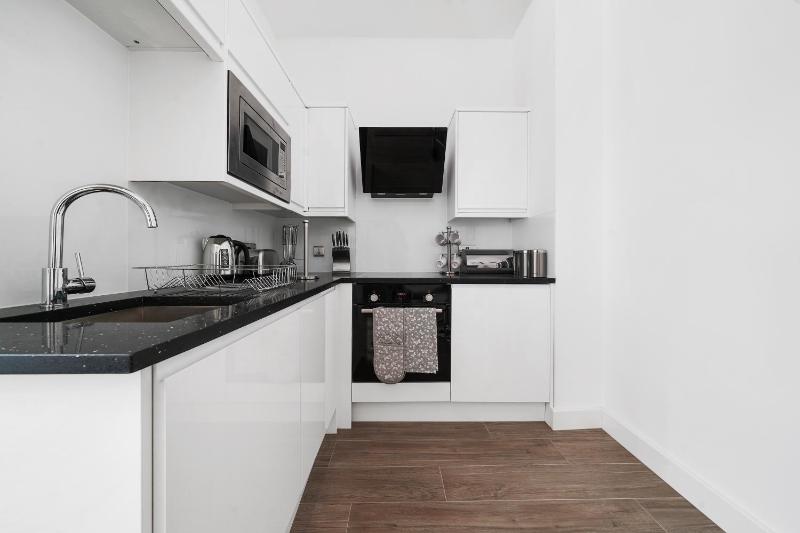 Two-Bedroom Apartment - Limited View image 3