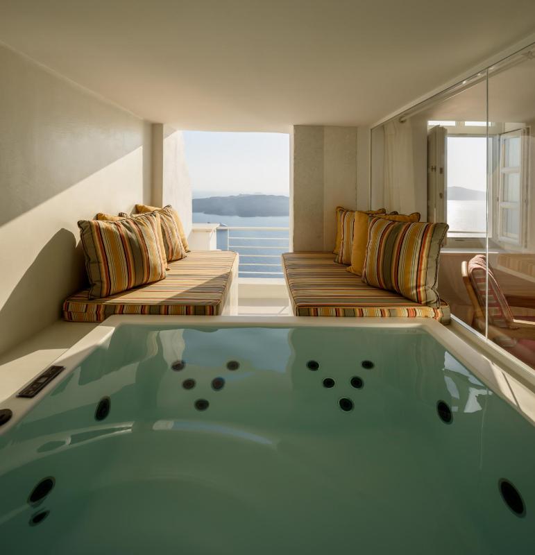 Senior Suite with Hot Tub and Caldera View image 1