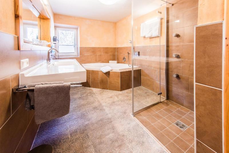 Junior Suite with Balcony - Erde image 3
