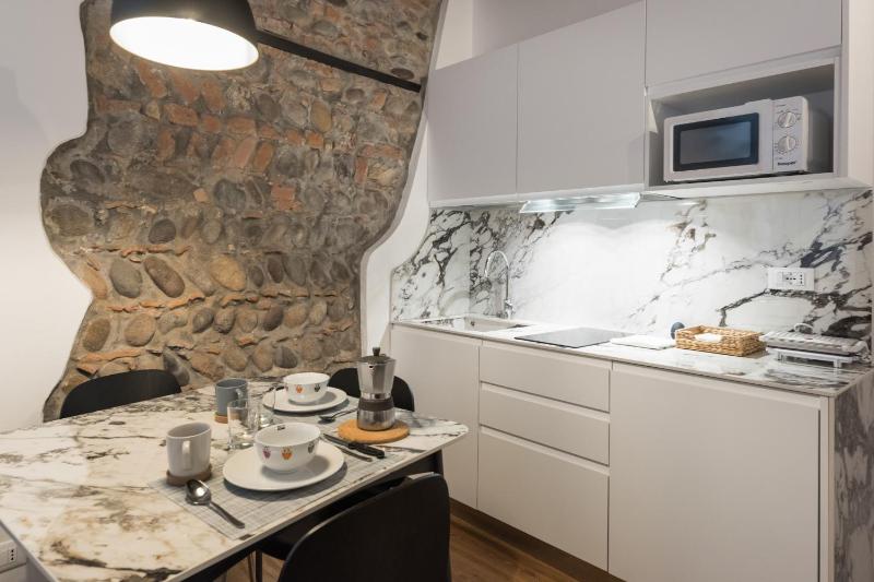 One-Bedroom Apartment image 4