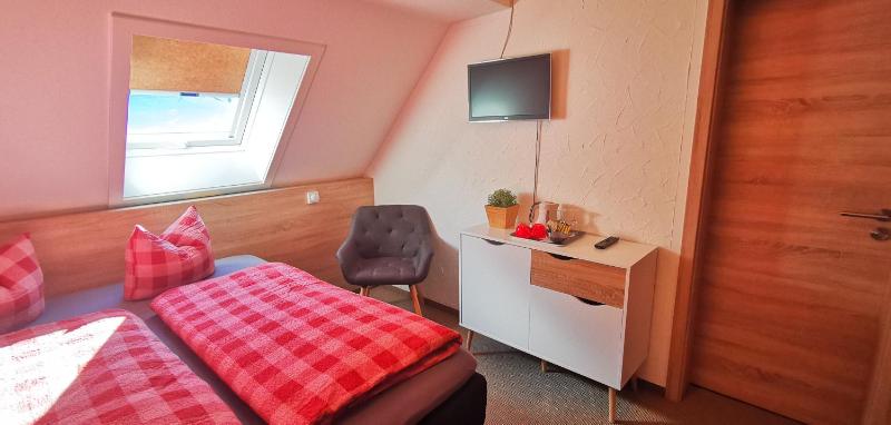Budget Double Room image 4