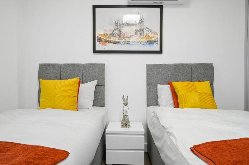 Two-Bedroom Apartment - Limited View image 1