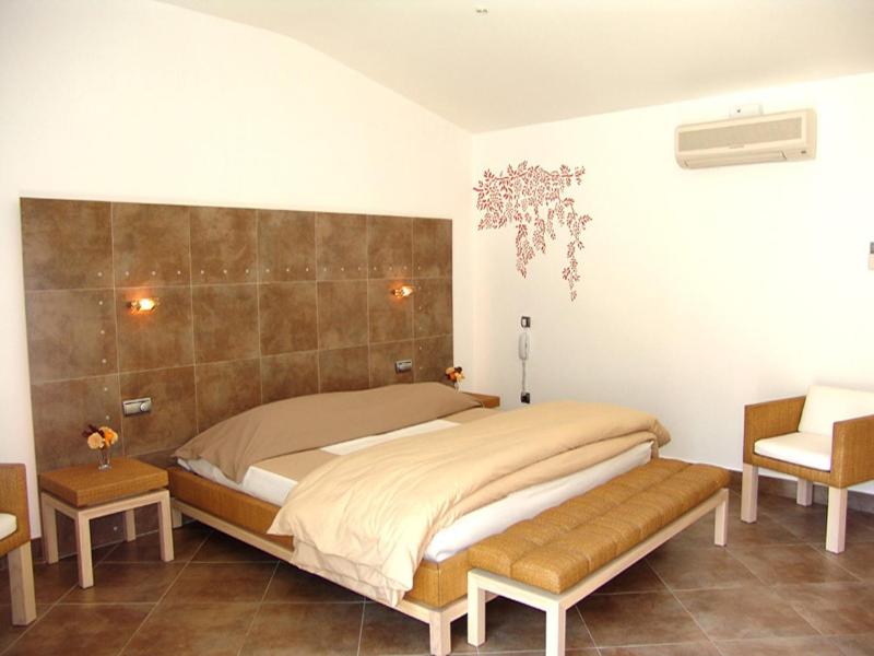 Superior Deluxe Room with Spa Bath image 2