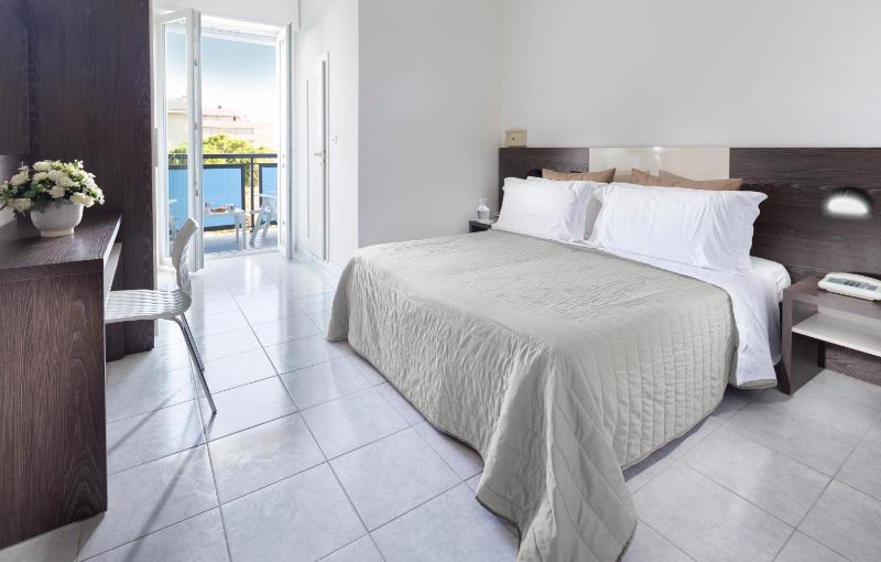 Standard Double Room image 1