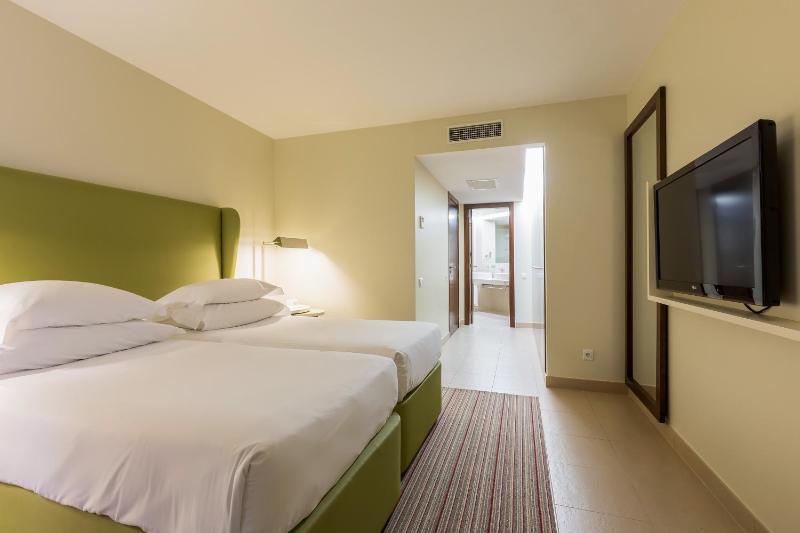 Two-Bedroom Suite image 3