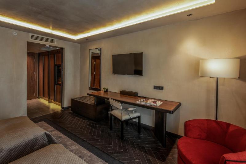 Standard Double or Twin Room image 3