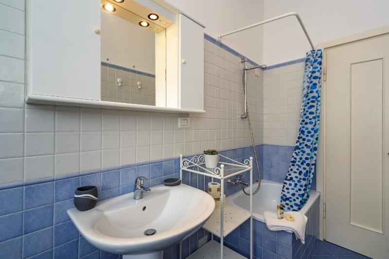 One-Bedroom Apartment image 4