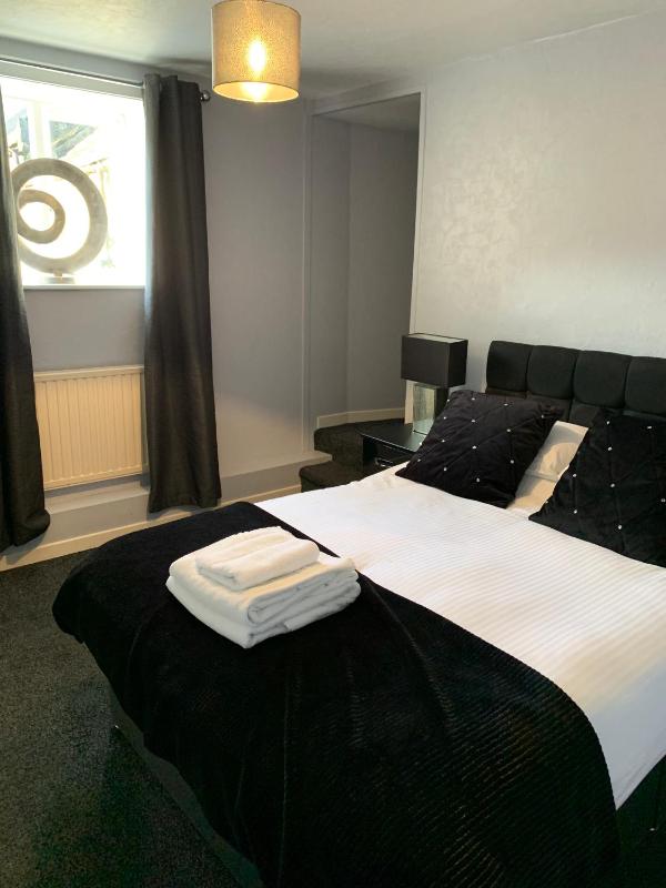 Double Room image 3