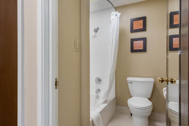 King Suite - Non-Smoking image 1