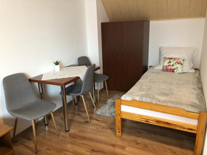 Triple Room with Bathroom image 2