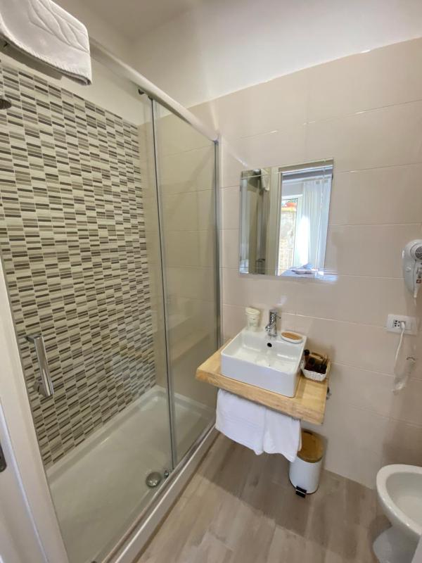 Double Room with Private Bathroom image 2