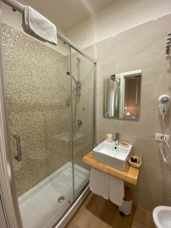 Triple Room with Private Bathroom image 2