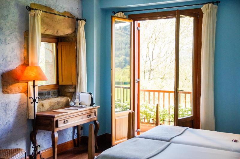 Double or Twin Room image 2