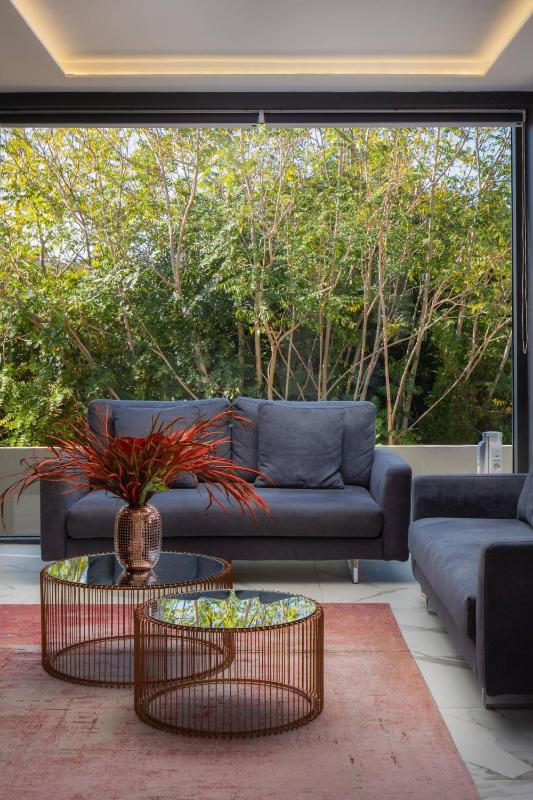 Ellure Luxury Suites - image 10