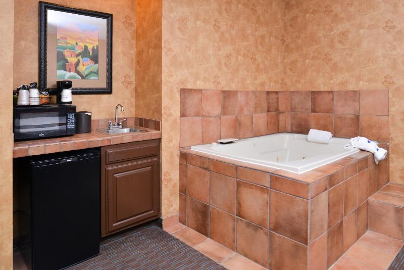 Junior Suite - Non-Smoking image 2