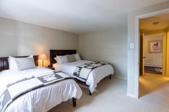 Four-Bedroom Apartment image 4