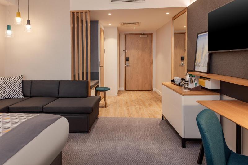 Standard Room image 4