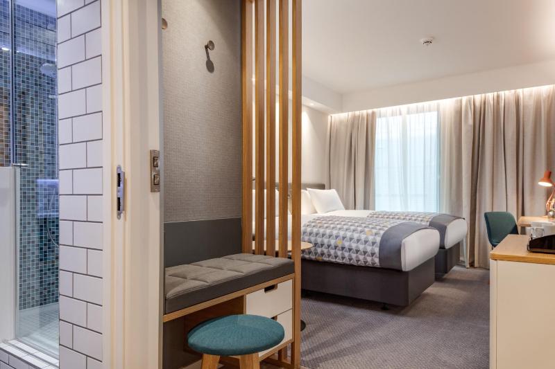 Standard Room with Two Single Beds image 3