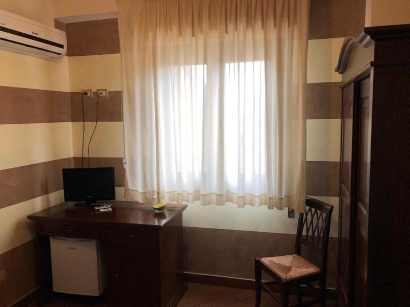 Single Room image 3
