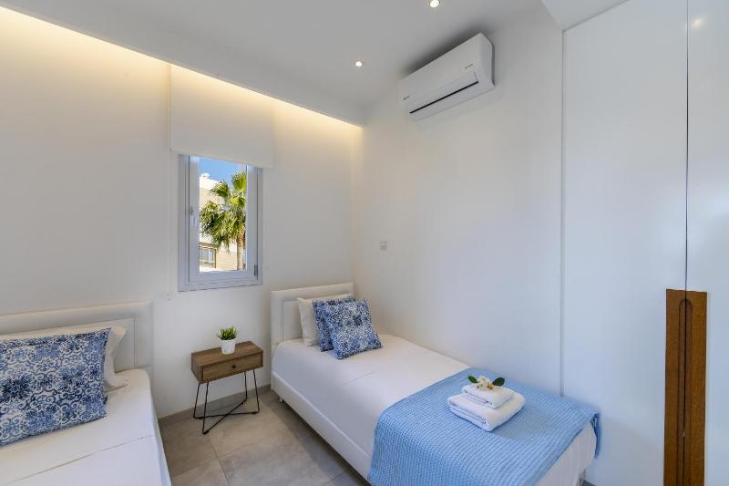 Apartment with Sea View image 3
