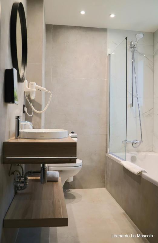 Superior Double Room image 3