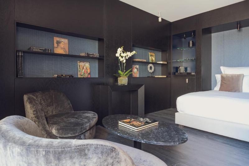 Rooftop Deluxe with Terrace image 4