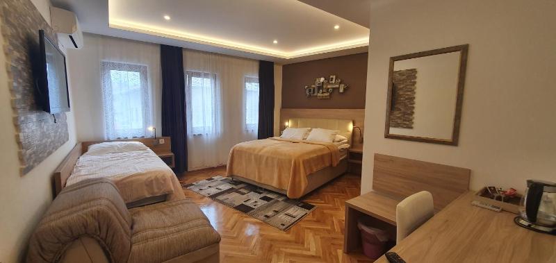Superior Quadruple Room image 4