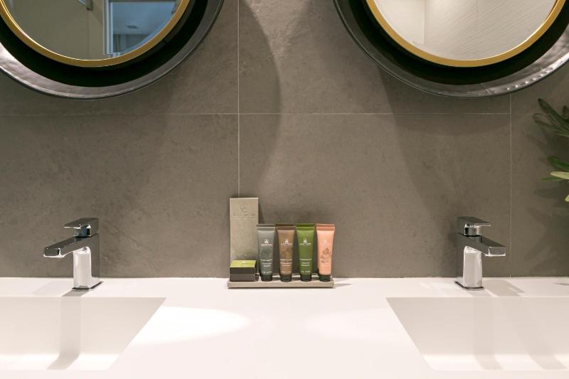 Deluxe King Studio image 4