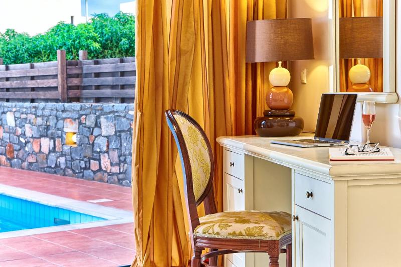 Executive Suite with Private Pool image 2