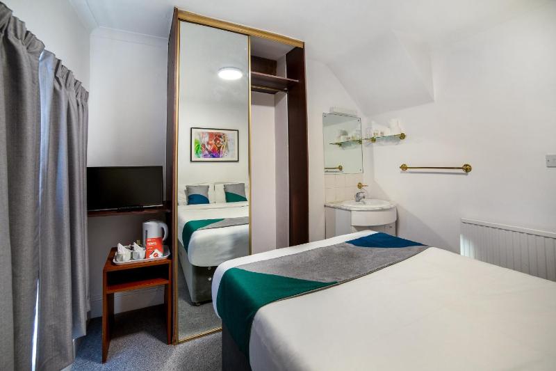 Standard Double Room image 3